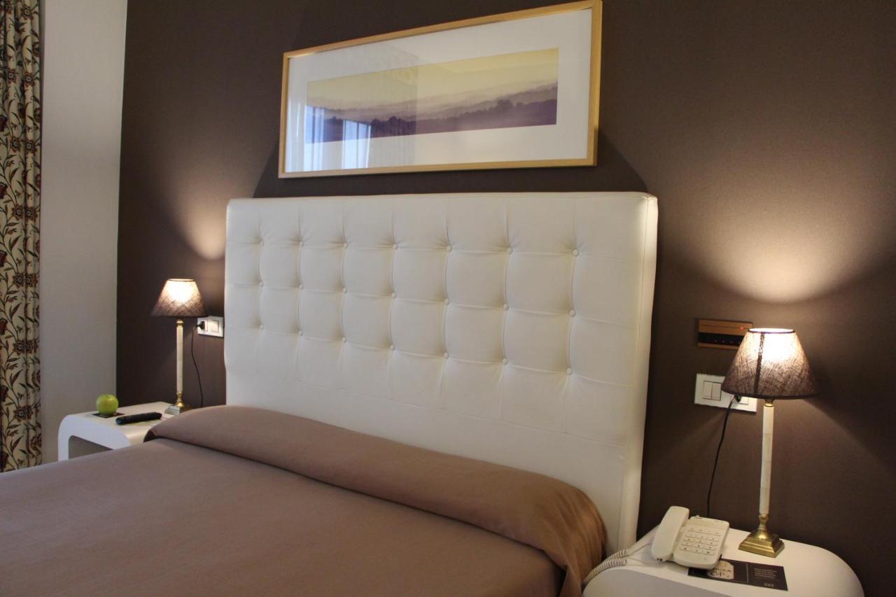 Hotel Bouza Ribadeo Esterno foto