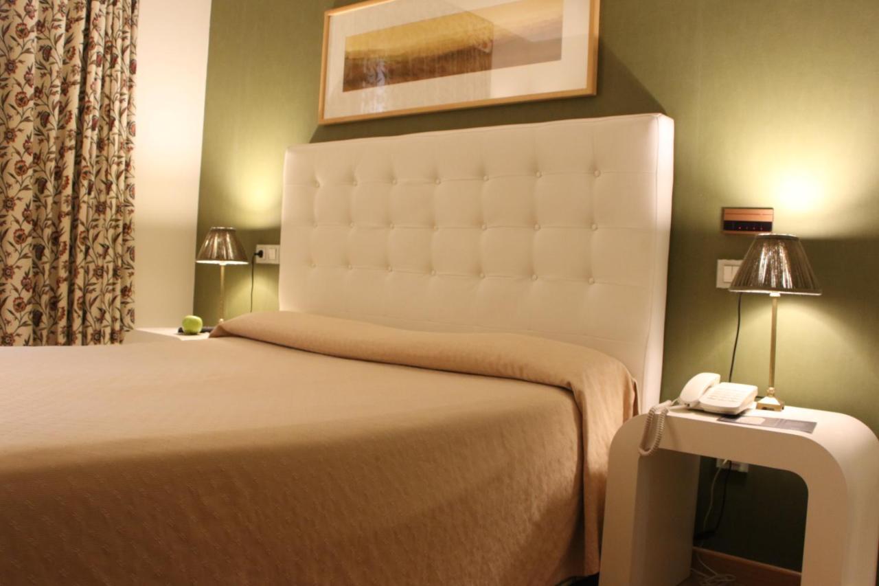 Hotel Bouza Ribadeo Esterno foto